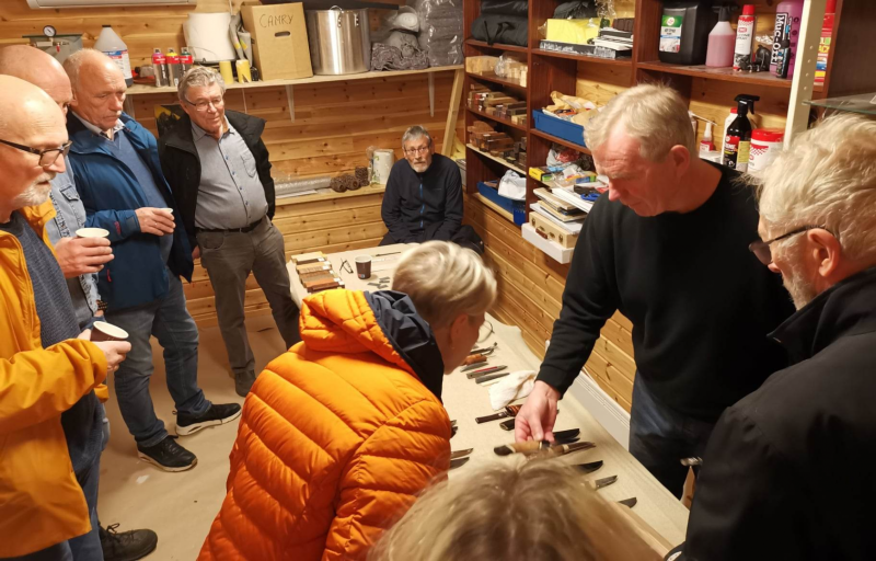 På besøk hos knivmaker Oddleif Stokkeland